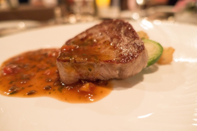 メインのお肉料理