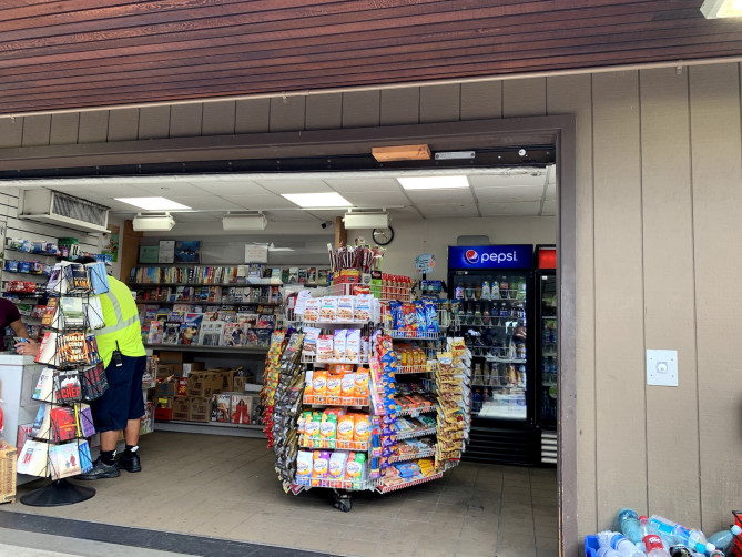 【ハワイ島】コナ空港の小型売店