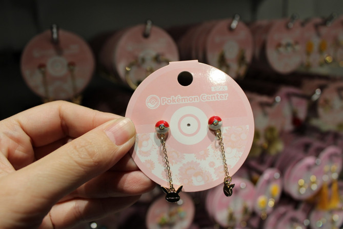 モンスターボールとピカチュウのピアス