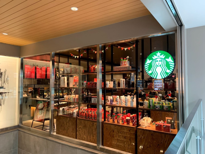 下北沢駅シモキタエキウエのカフェ「スターバックスコーヒー」