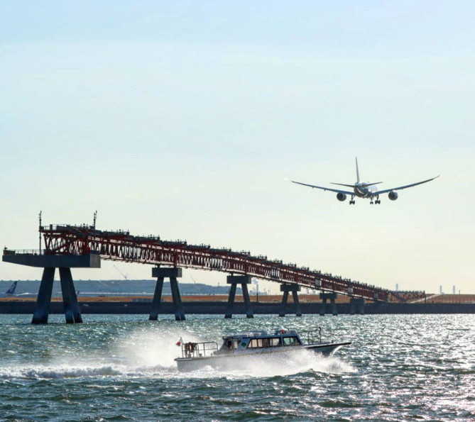 離陸する航空機