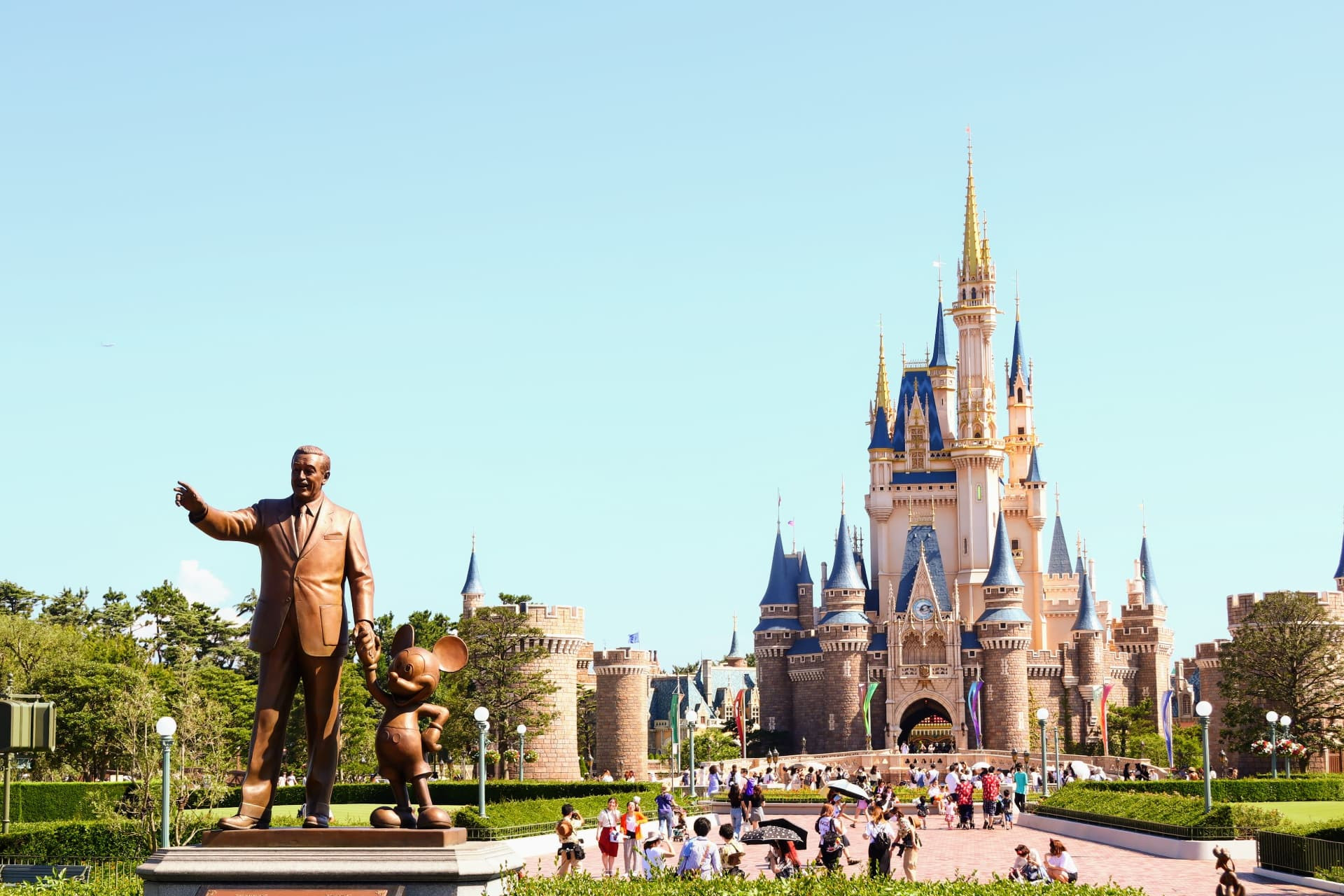 ディズニーの建物＆建築】遠近法で実物より大きく見える？！目の錯覚を