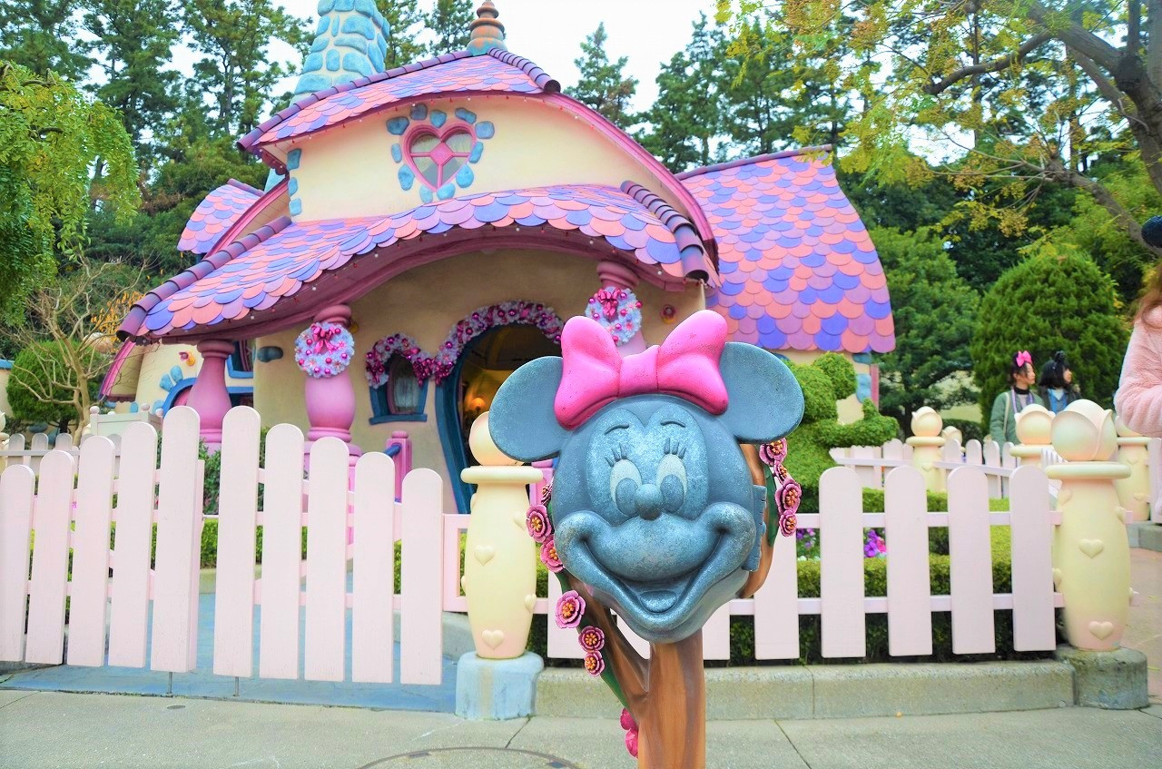 Disney - ディズニーランド Toon Town トゥーンタウン ミニーハウス 公式】ミニーの家｜東京ディズニーランド | 東京ディズニーリゾート